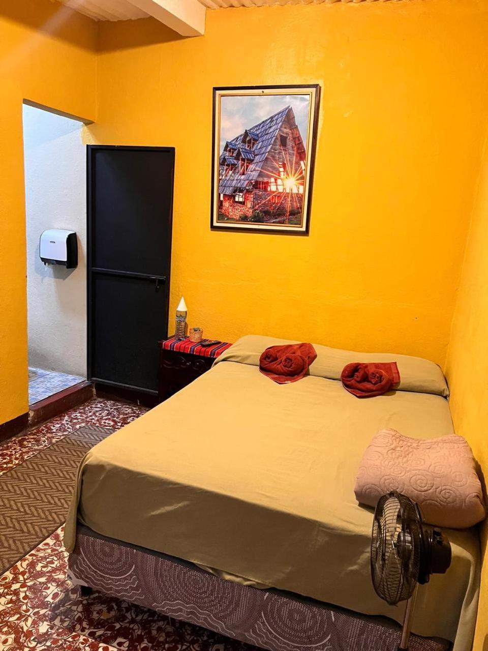 Hotel Alma Maya Antigua Kültér fotó