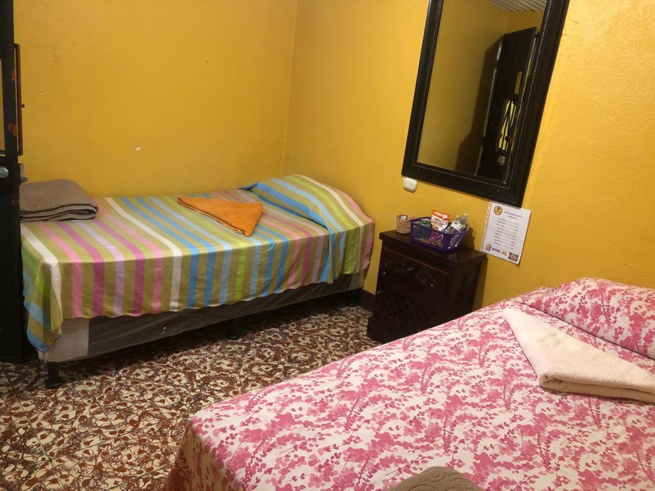 Hotel Alma Maya Antigua Kültér fotó