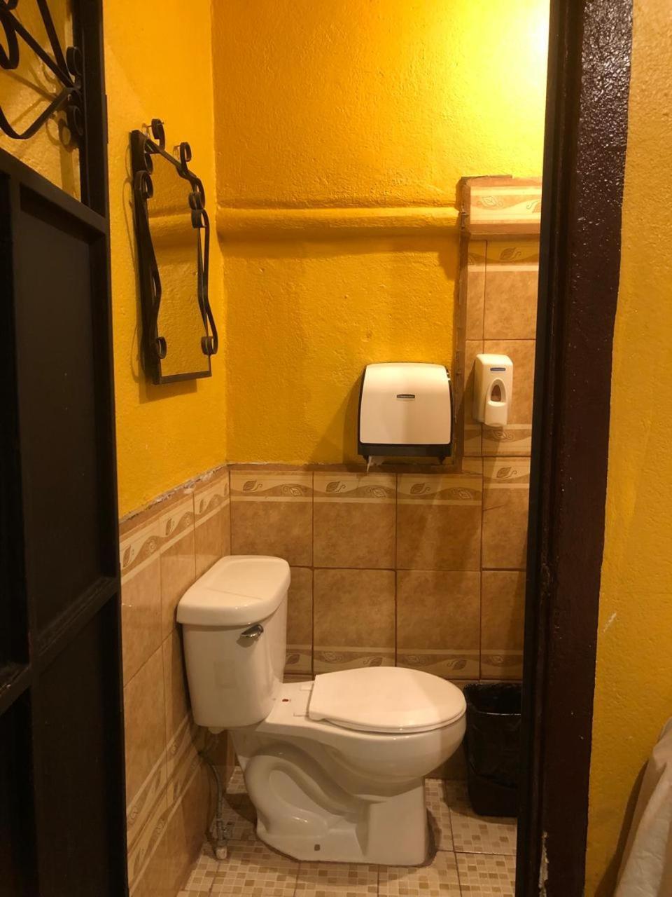 Hotel Alma Maya Antigua Kültér fotó