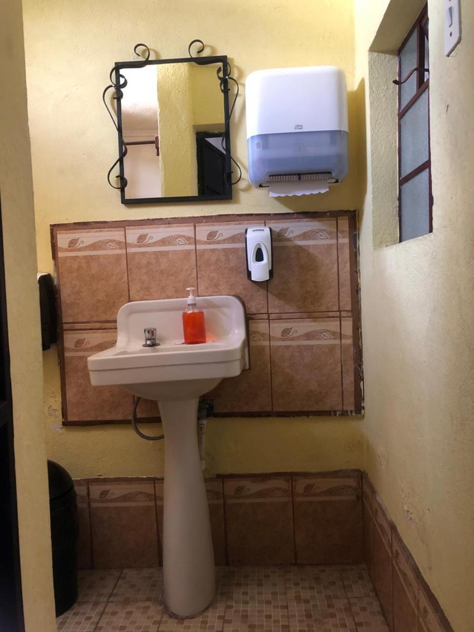 Hotel Alma Maya Antigua Kültér fotó